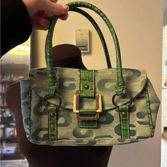 GUESS Mini Monogram Green purse - Picture 4 of 4